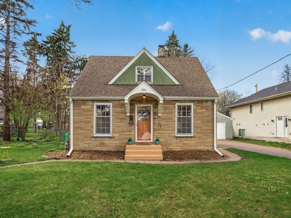 721 Parkway Drive , Saint Paul, MN 55106