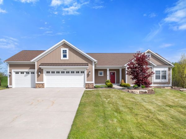 6456 Bentley Drive NE, Belmont, MI 49306