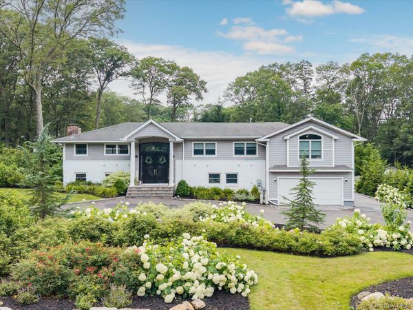 22 Beaumont Drive , Melville, NY 11747