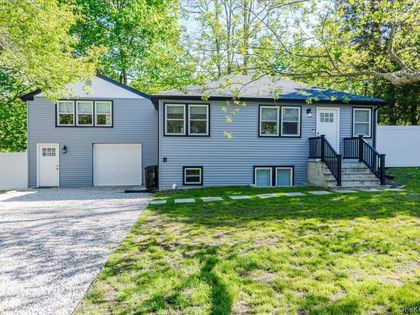 55 Hickory Road  Rocky Point, NY 11778