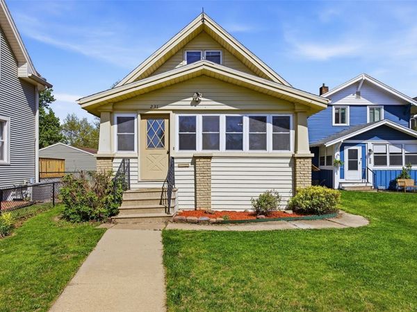 231 Highland Dr NW , Cedar Rapids, IA 52405