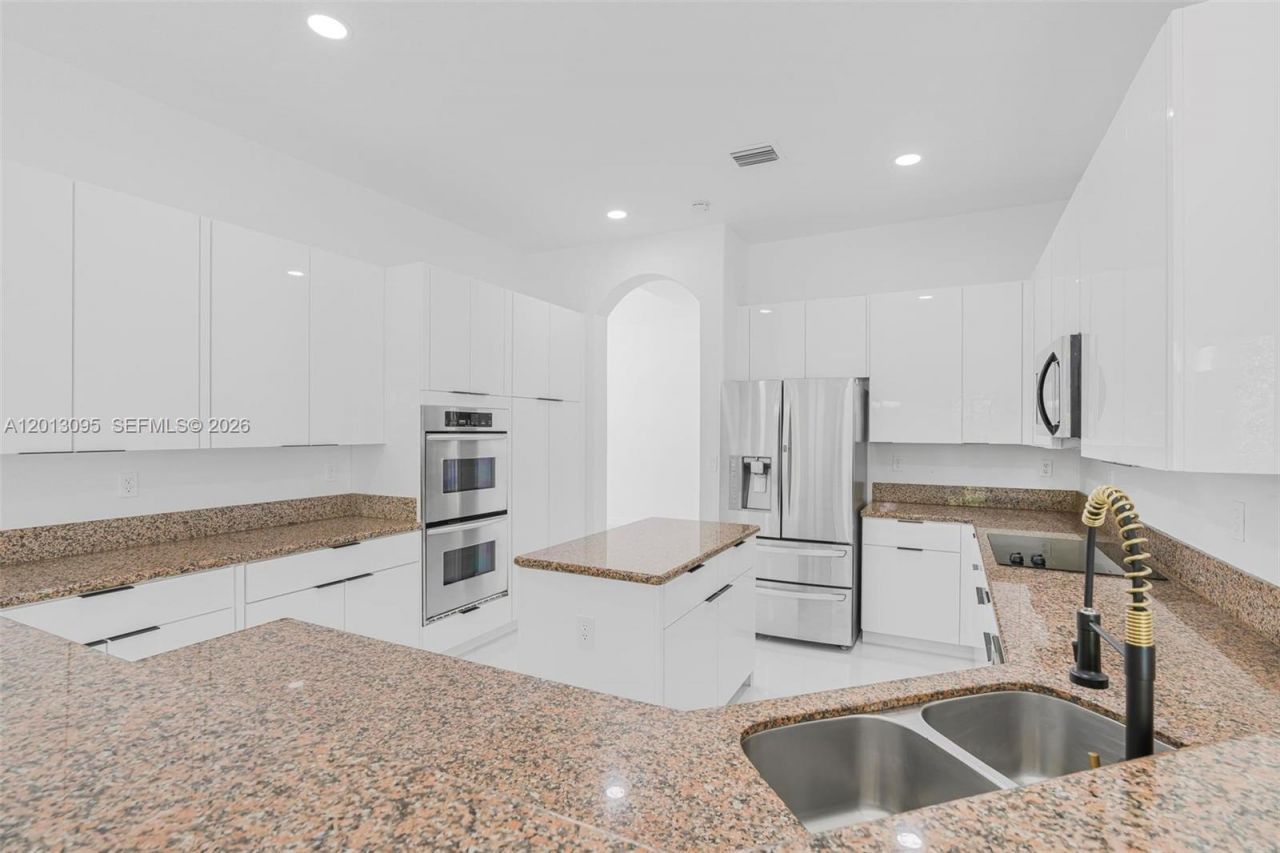 7551 SW 187th St , Cutler Bay, FL 33157 Photo