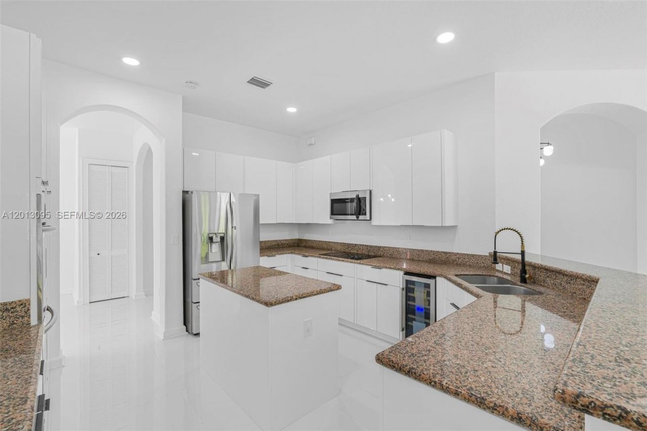 7551 SW 187th St , Cutler Bay, FL 33157 Photo
