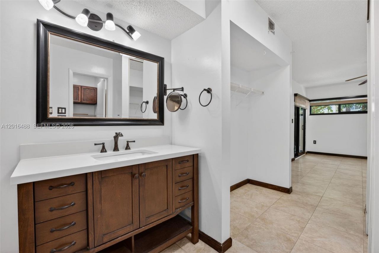 1717 NW 73rd Ave , Unit 33, Plantation, FL 33313 Photo