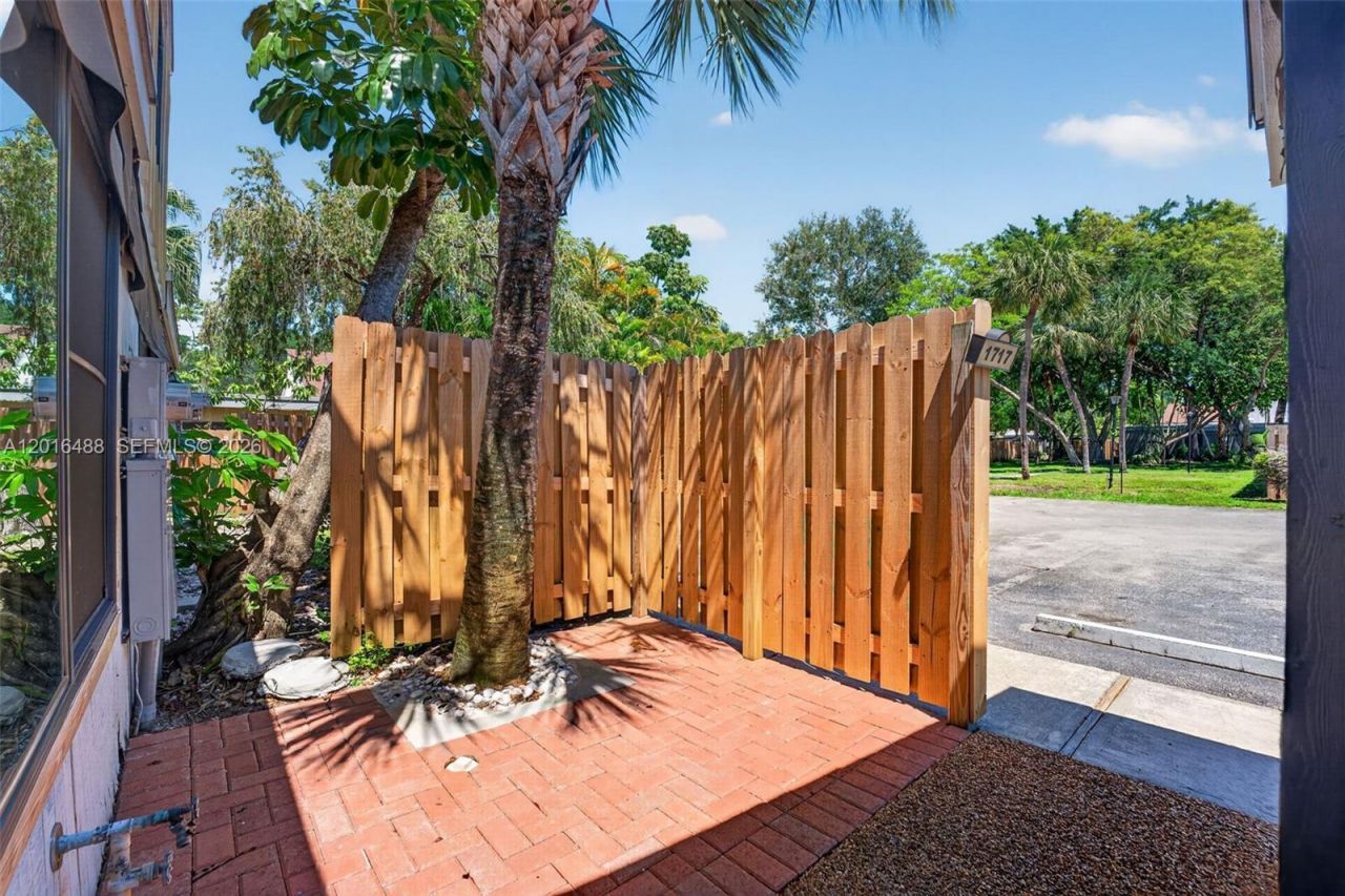 1717 NW 73rd Ave , Unit 33, Plantation, FL 33313 Photo