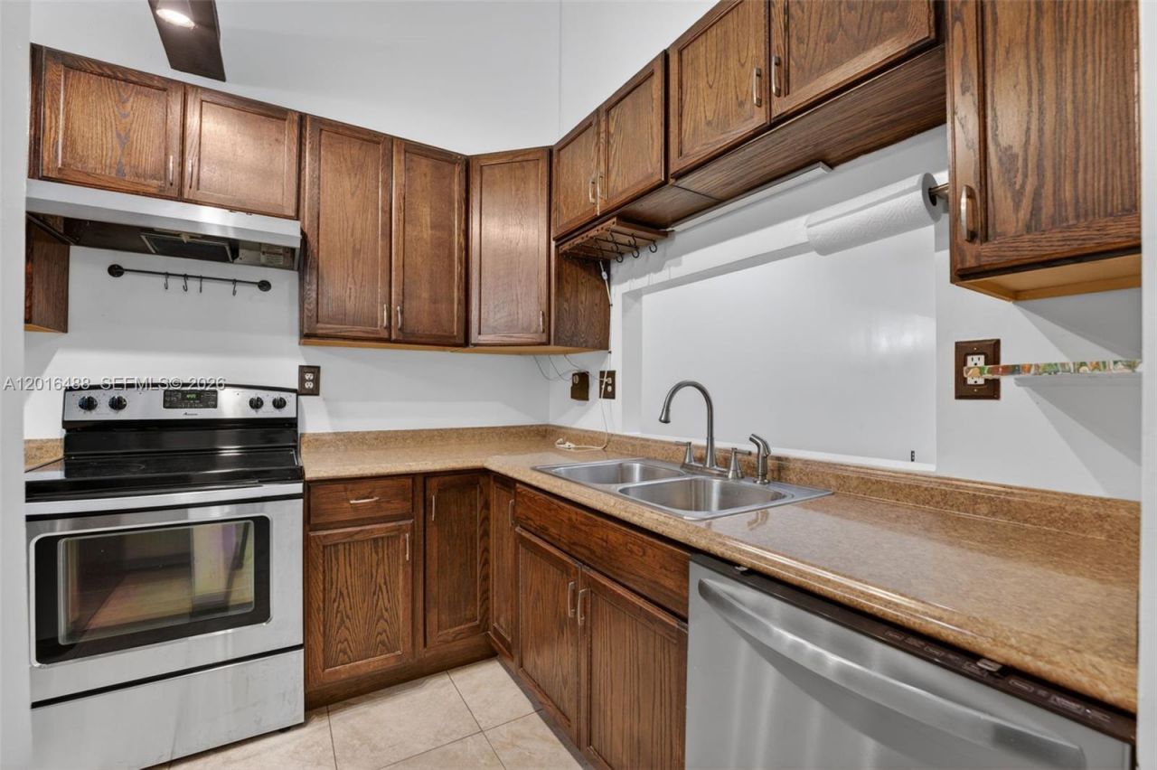 1717 NW 73rd Ave , Unit 33, Plantation, FL 33313 Photo