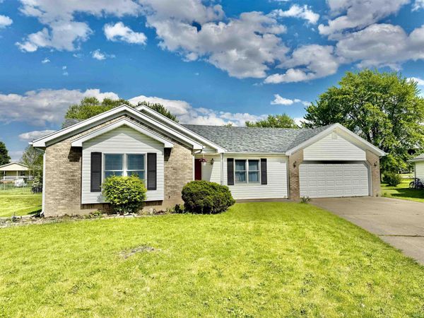 806 Deer Ridge Crossing, Auburn, IN 46706