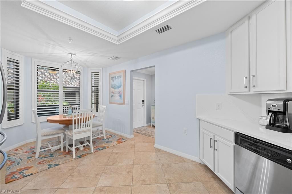 9844 Venezia Cir, Unit 711, Naples, FL 34113 Photo