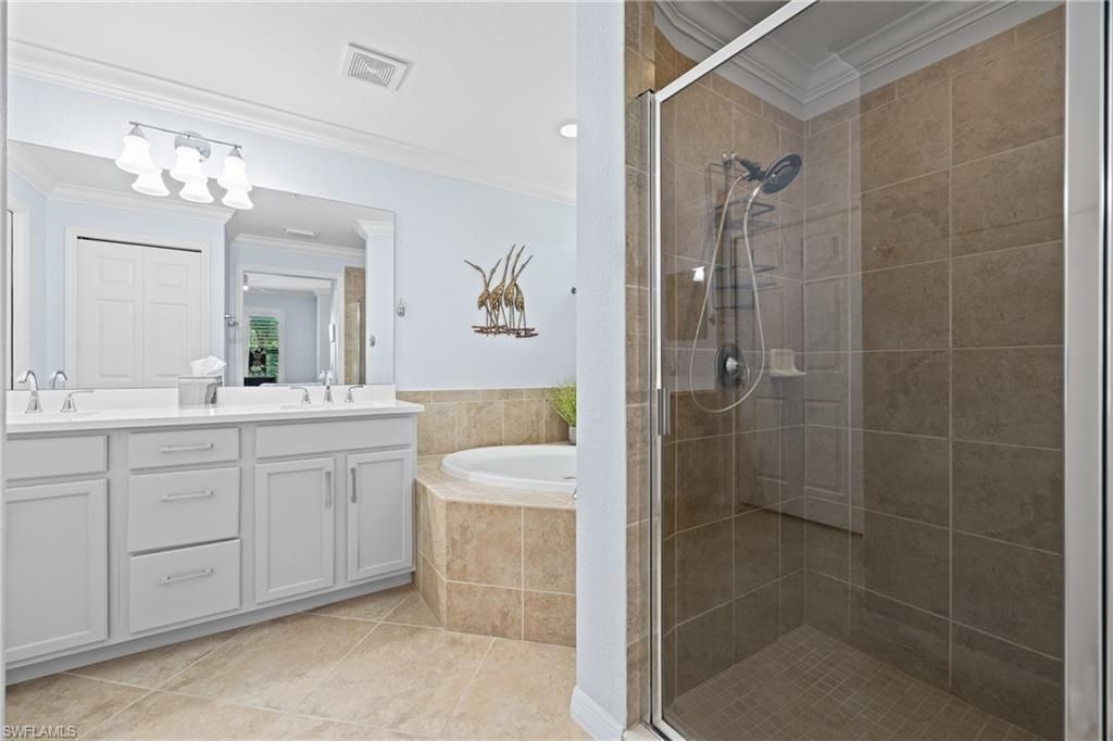9844 Venezia Cir, Unit 711, Naples, FL 34113 Photo