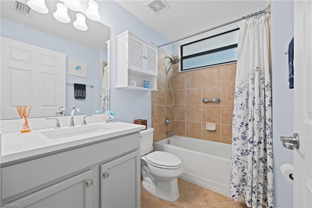 9844 Venezia Cir, Unit 711, Naples, FL 34113 Photo