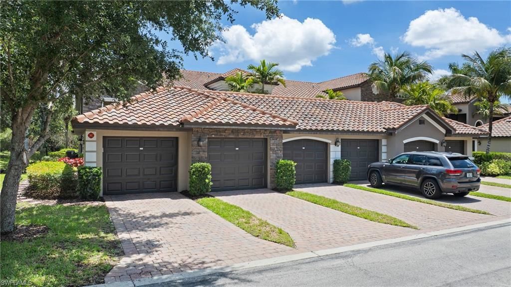 9844 Venezia Cir, Unit 711, Naples, FL 34113 Photo