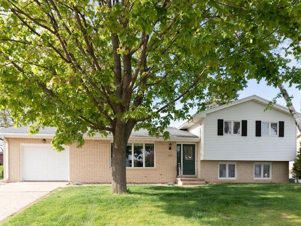 3005 Saint Anne Drive, Dubuque, IA 52001