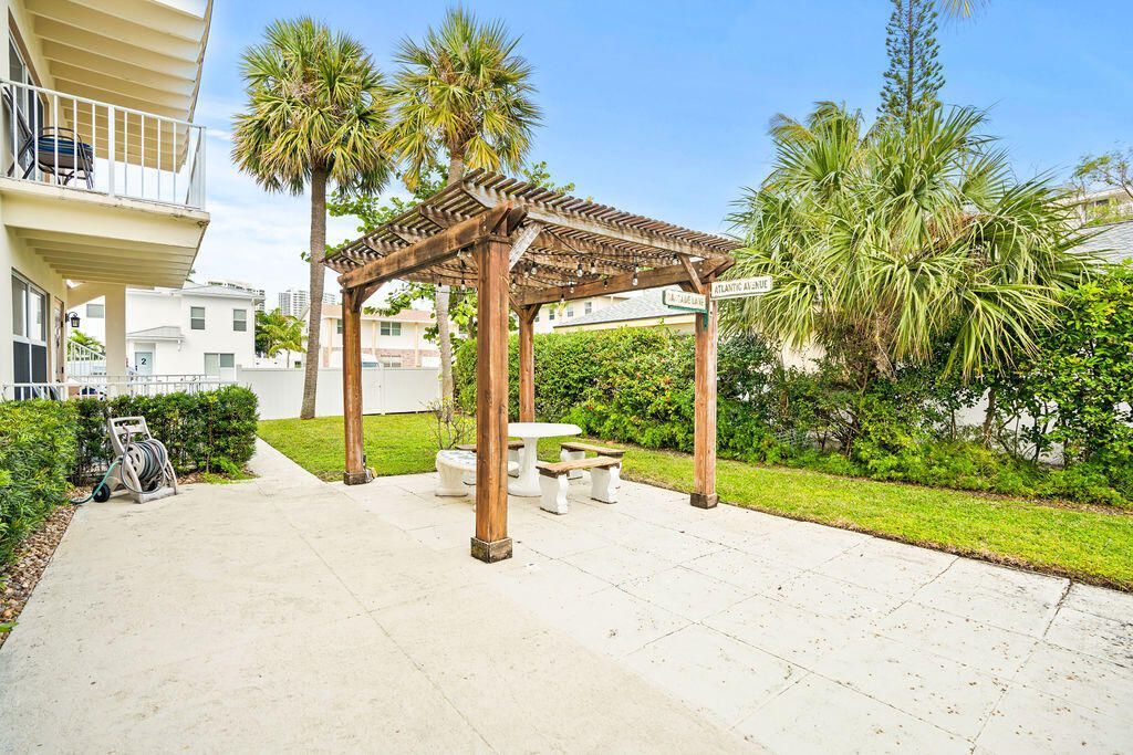 114 Cascade Lane, Unit 4, Palm Beach Shores, FL 33404 Photo