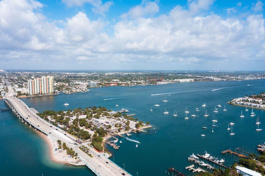 114 Cascade Lane, Unit 4, Palm Beach Shores, FL 33404 Photo