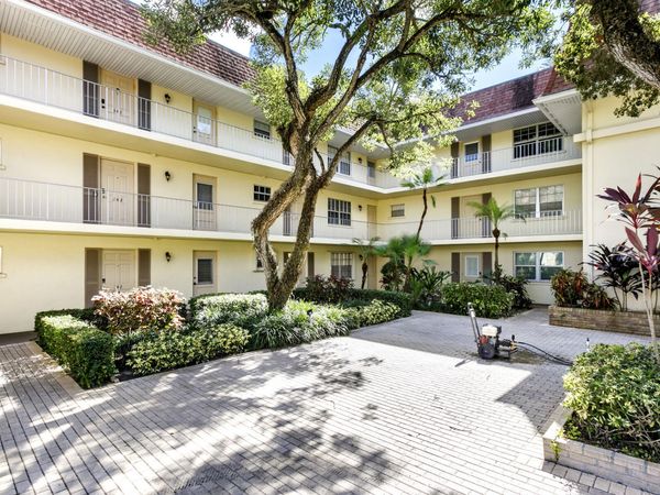 5510 Tamberlane Circle, Unit 242, Palm Beach Gardens, FL 33418