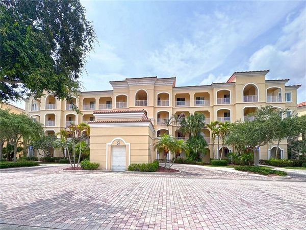 24 Harbour Isle Drive W, Unit 305, Fort Pierce, FL 34949