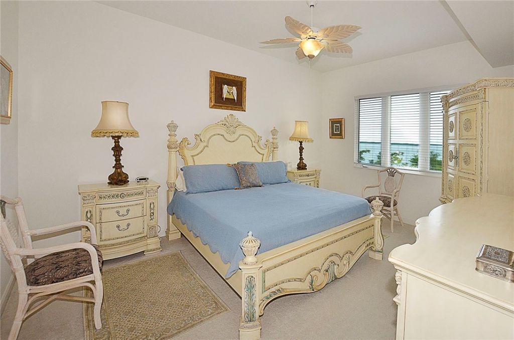 24 Harbour Isle Drive W, Unit 305, Fort Pierce, FL 34949 Photo