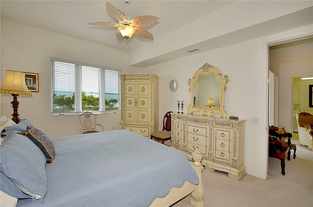 24 Harbour Isle Drive W, Unit 305, Fort Pierce, FL 34949 Photo