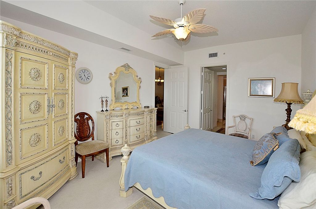24 Harbour Isle Drive W, Unit 305, Fort Pierce, FL 34949 Photo