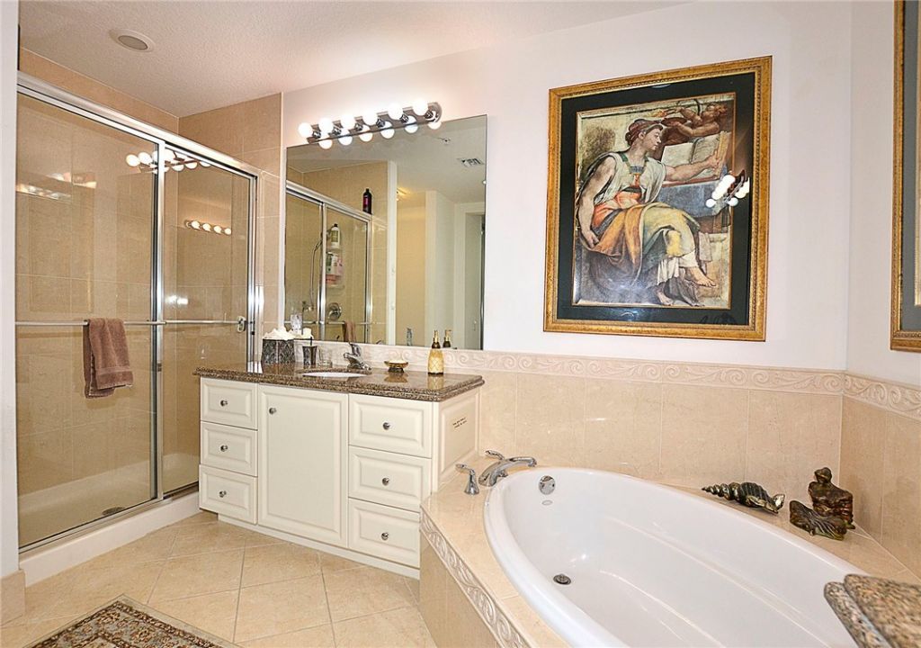 24 Harbour Isle Drive W, Unit 305, Fort Pierce, FL 34949 Photo