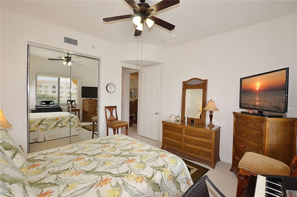 24 Harbour Isle Drive W, Unit 305, Fort Pierce, FL 34949 Photo
