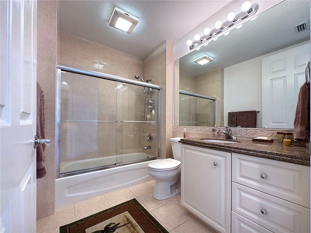 24 Harbour Isle Drive W, Unit 305, Fort Pierce, FL 34949 Photo