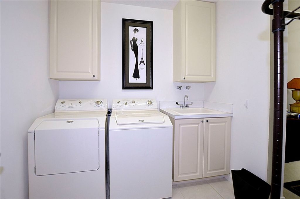 24 Harbour Isle Drive W, Unit 305, Fort Pierce, FL 34949 Photo