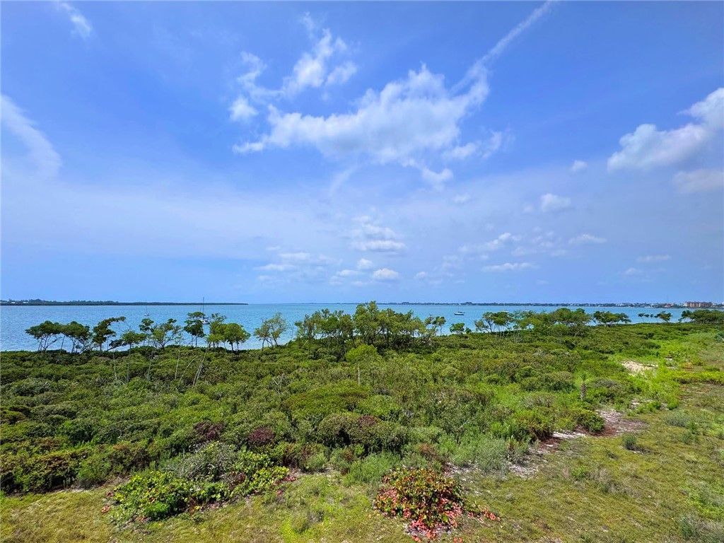 24 Harbour Isle Drive W, Unit 305, Fort Pierce, FL 34949 Photo
