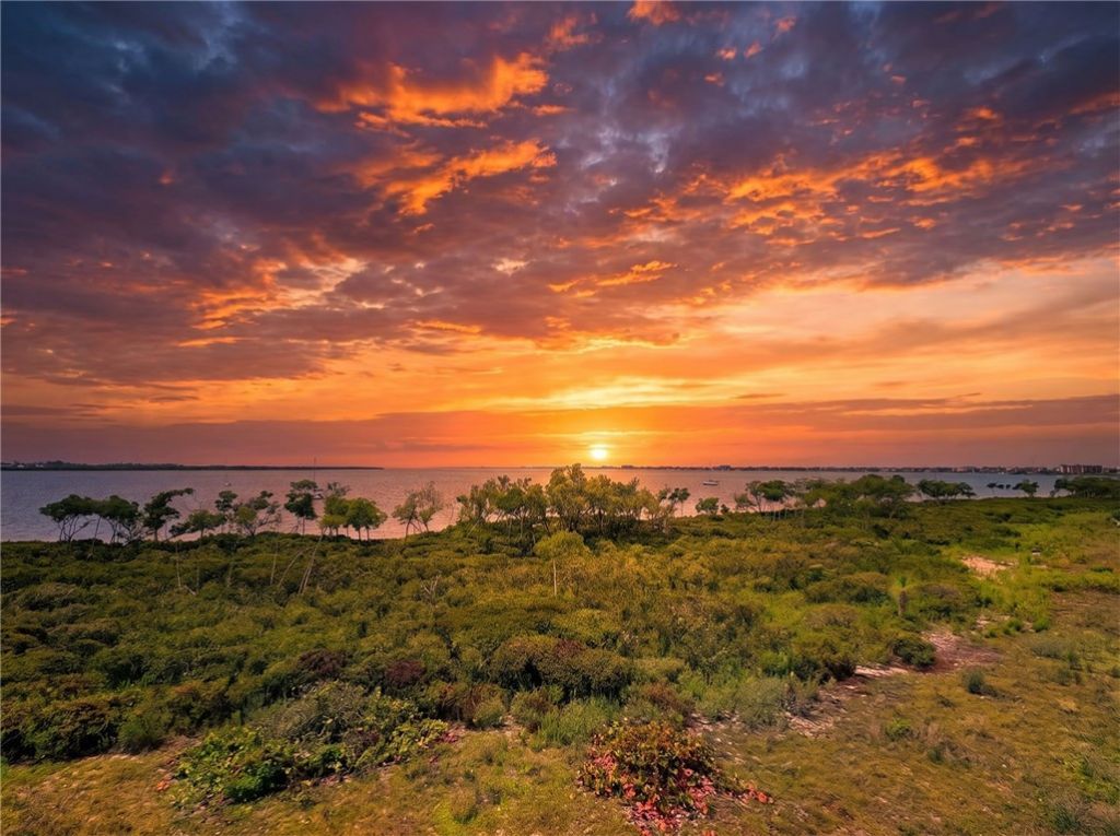 24 Harbour Isle Drive W, Unit 305, Fort Pierce, FL 34949 Photo