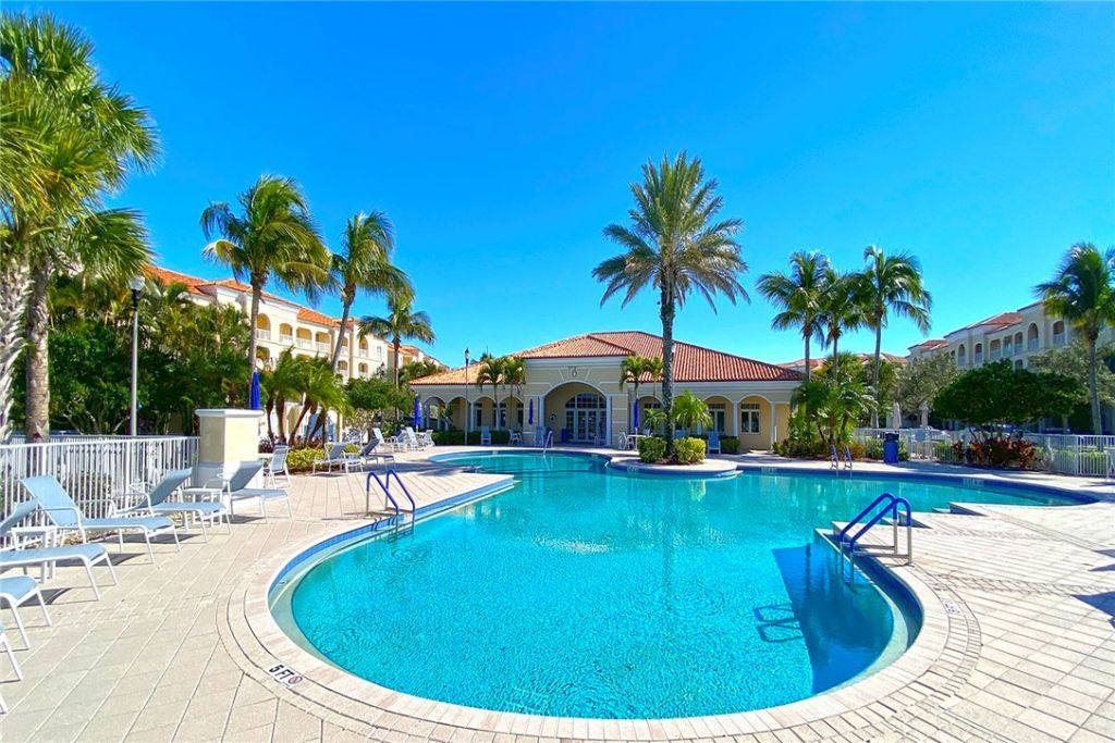 24 Harbour Isle Drive W, Unit 305, Fort Pierce, FL 34949 Photo