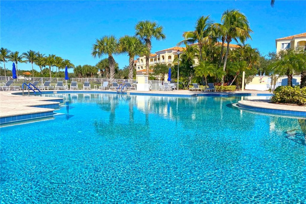 24 Harbour Isle Drive W, Unit 305, Fort Pierce, FL 34949 Photo