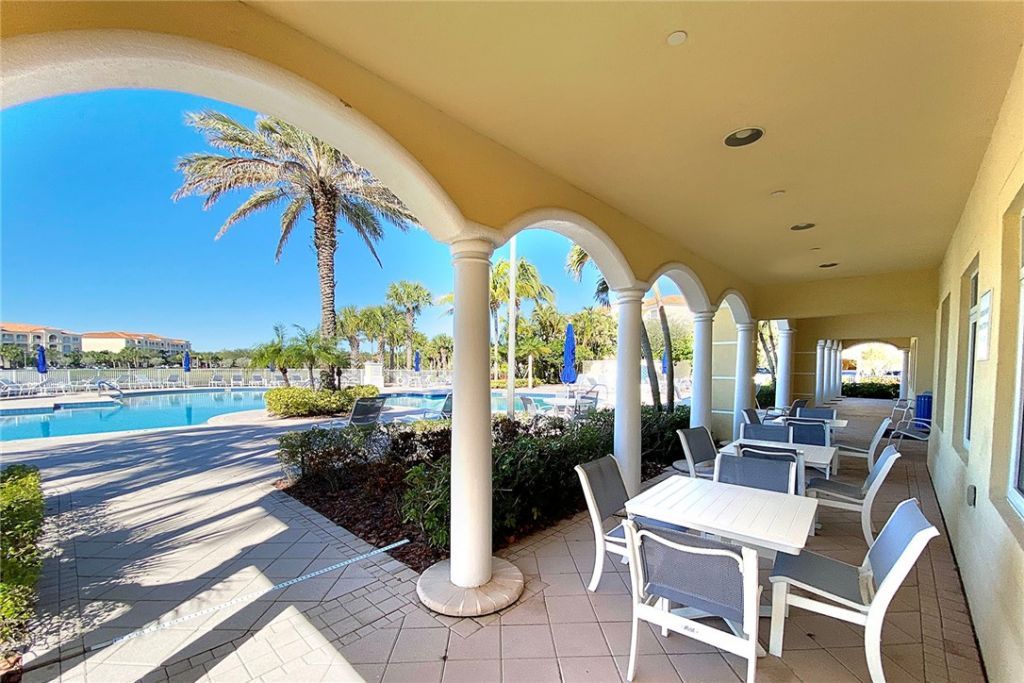 24 Harbour Isle Drive W, Unit 305, Fort Pierce, FL 34949 Photo