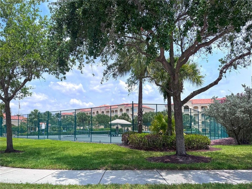 24 Harbour Isle Drive W, Unit 305, Fort Pierce, FL 34949 Photo