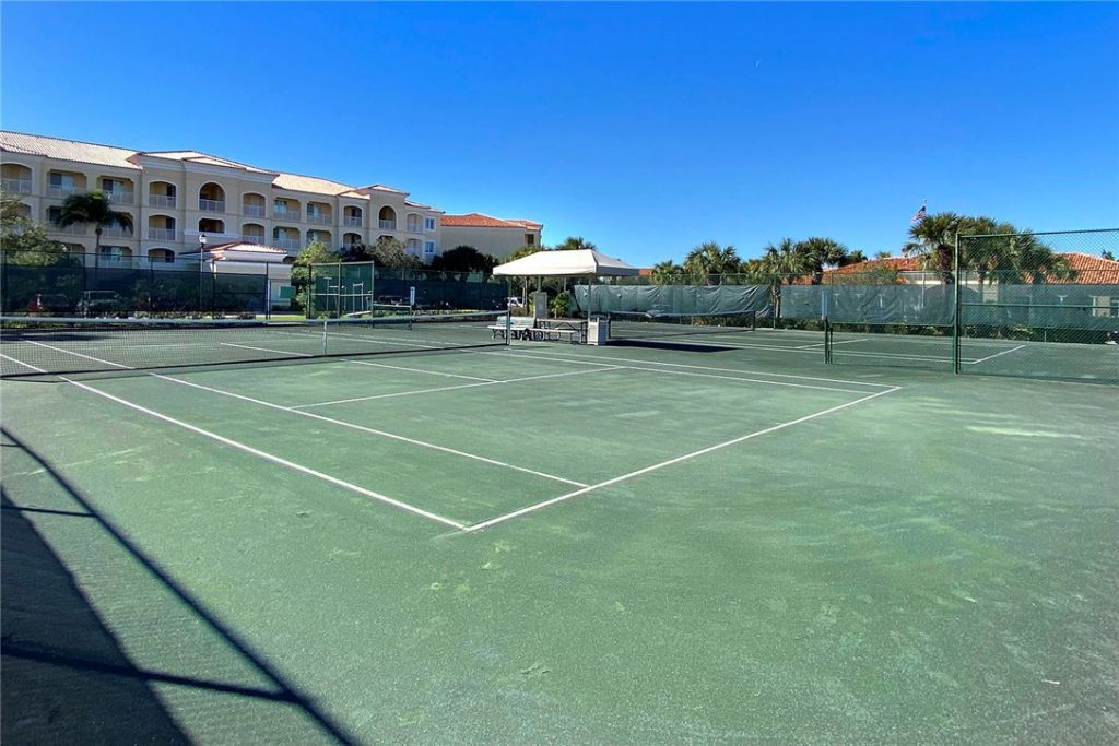 24 Harbour Isle Drive W, Unit 305, Fort Pierce, FL 34949 Photo