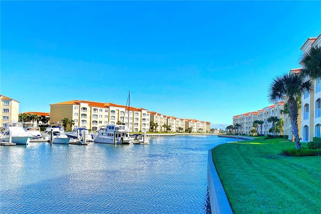 24 Harbour Isle Drive W, Unit 305, Fort Pierce, FL 34949 Photo