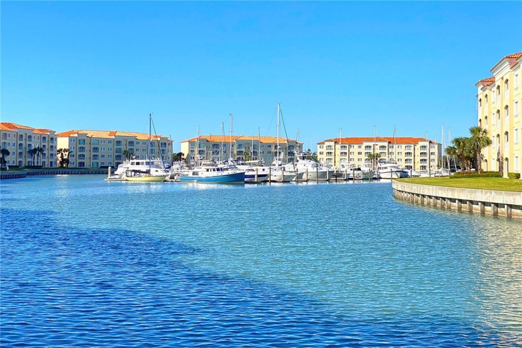 24 Harbour Isle Drive W, Unit 305, Fort Pierce, FL 34949 Photo