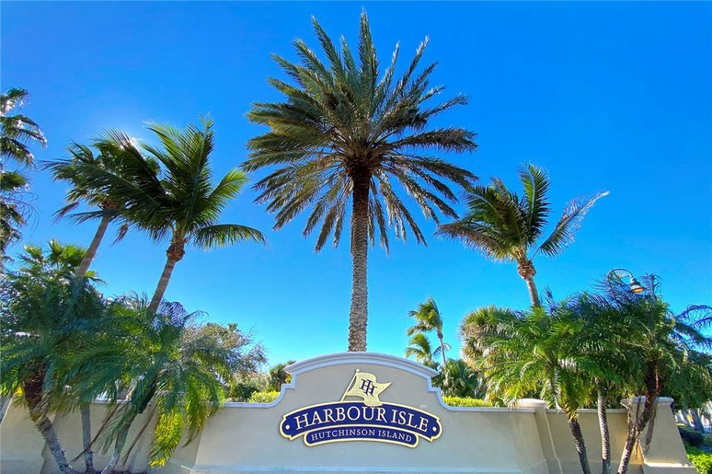 24 Harbour Isle Drive W, Unit 305, Fort Pierce, FL 34949 Photo
