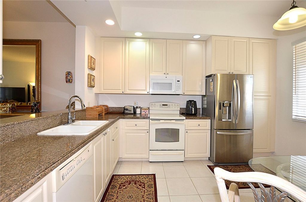 24 Harbour Isle Drive W, Unit 305, Fort Pierce, FL 34949 Photo