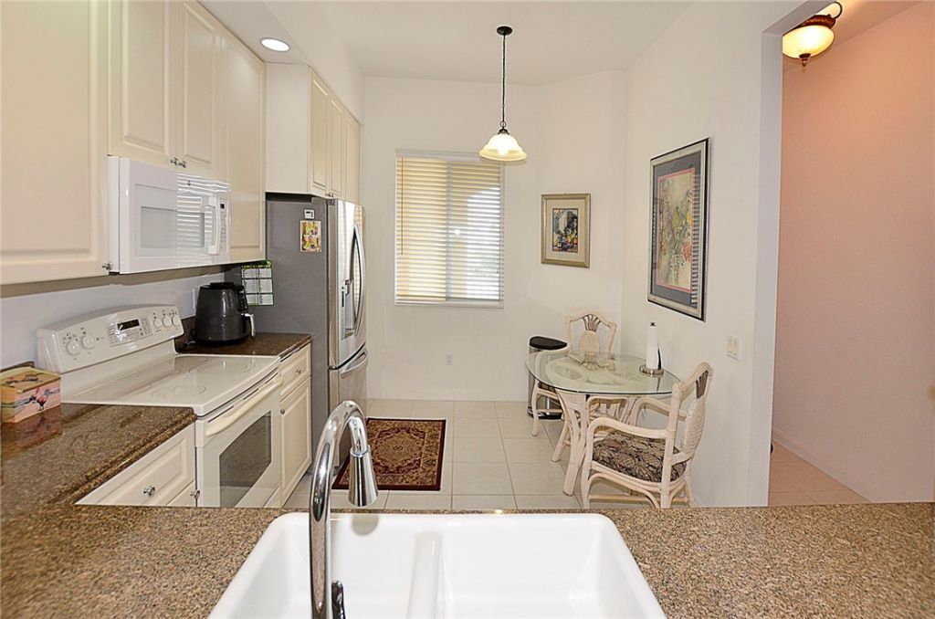 24 Harbour Isle Drive W, Unit 305, Fort Pierce, FL 34949 Photo