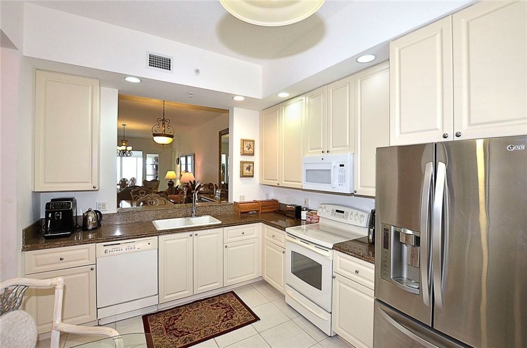 24 Harbour Isle Drive W, Unit 305, Fort Pierce, FL 34949 Photo