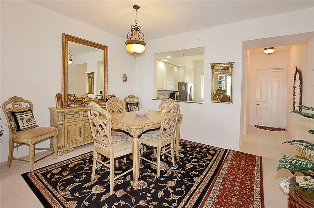 24 Harbour Isle Drive W, Unit 305, Fort Pierce, FL 34949 Photo
