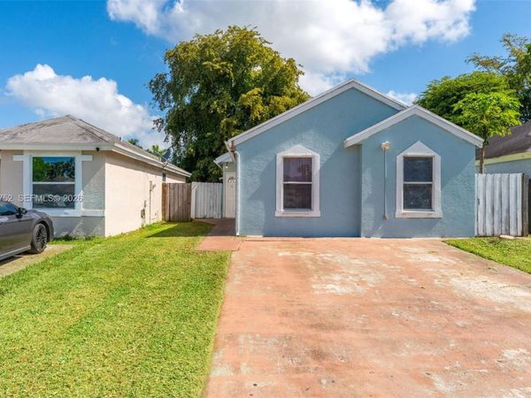 768 SW 9th St, Florida City, FL 33034