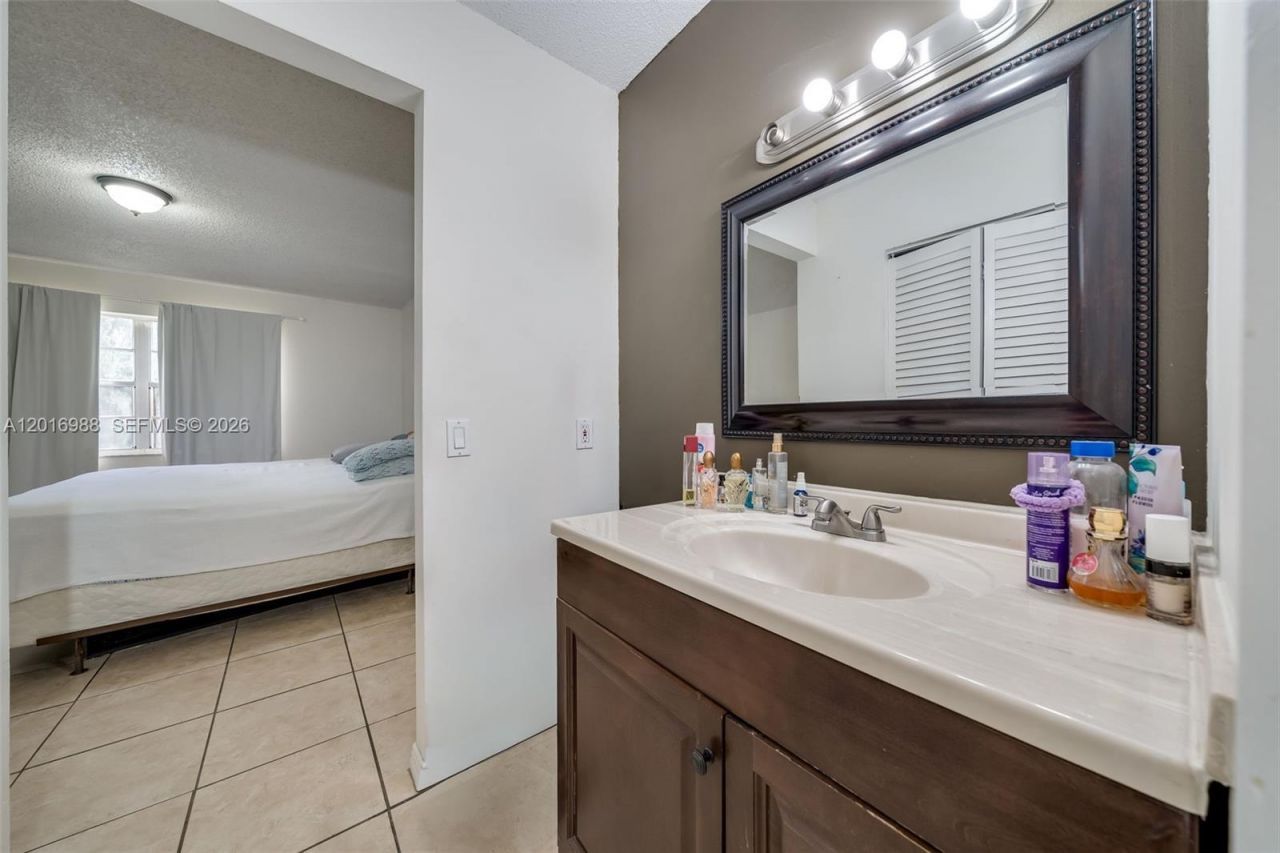 Please Call For Address, Unit 215, Miami, FL 33184 Photo