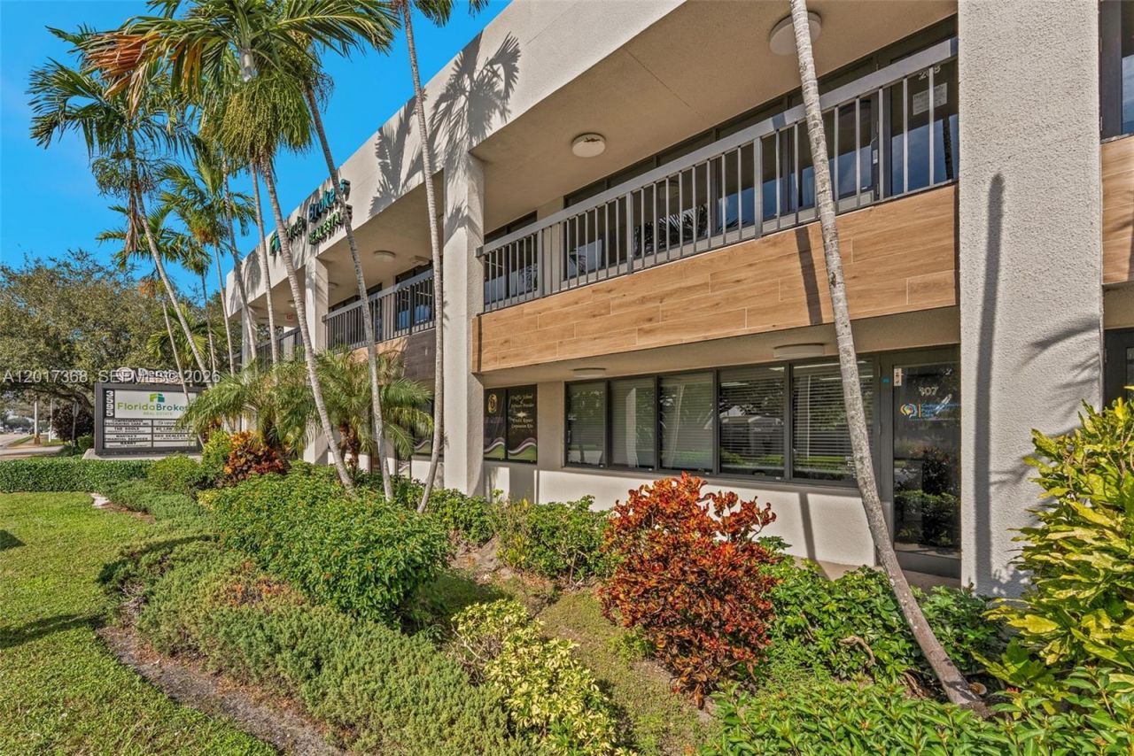 3595 Sheridan St , Unit 210, Hollywood, FL 33021 Photo