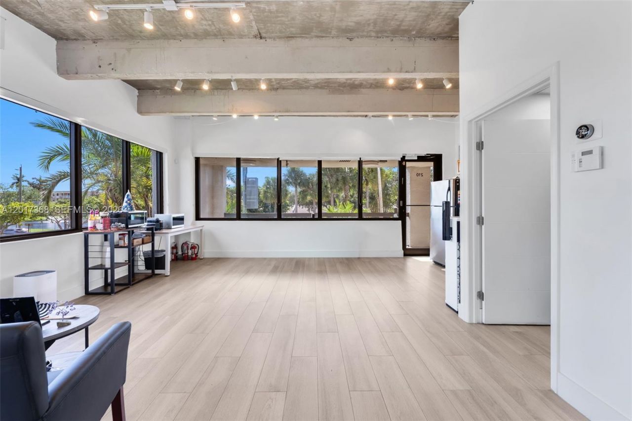 3595 Sheridan St , Unit 210, Hollywood, FL 33021 Photo