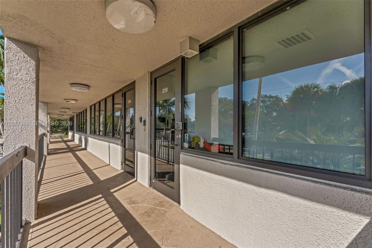 3595 Sheridan St , Unit 210, Hollywood, FL 33021 Photo