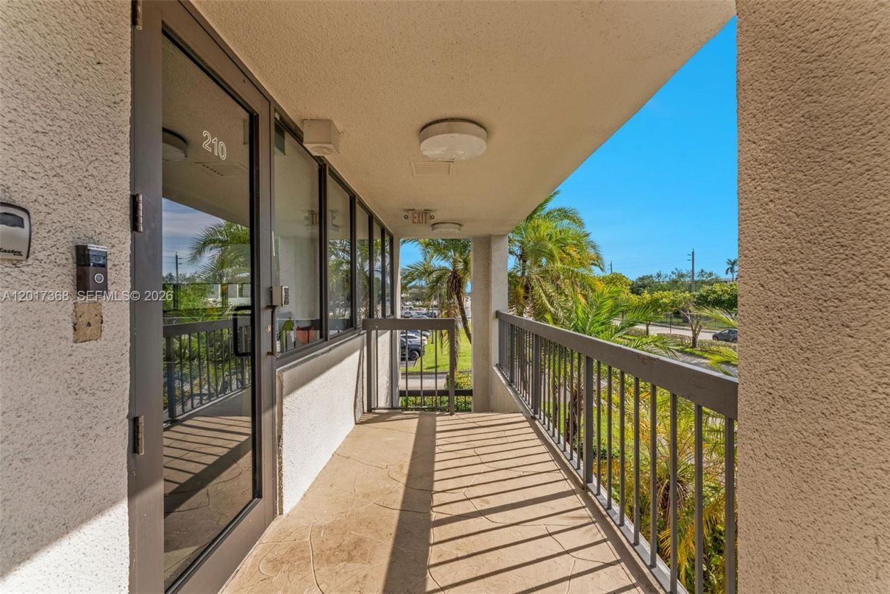 3595 Sheridan St , Unit 210, Hollywood, FL 33021 Photo