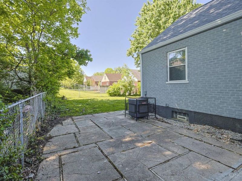 1277 Brushwood Avenue, Cincinnati, OH 45224 Photo 34