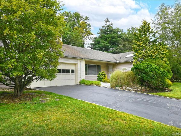 8 South Drive , Roslyn, NY 11576