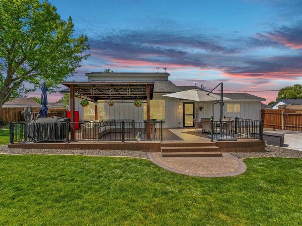 821 S Cove Ln, Nampa, ID 83686